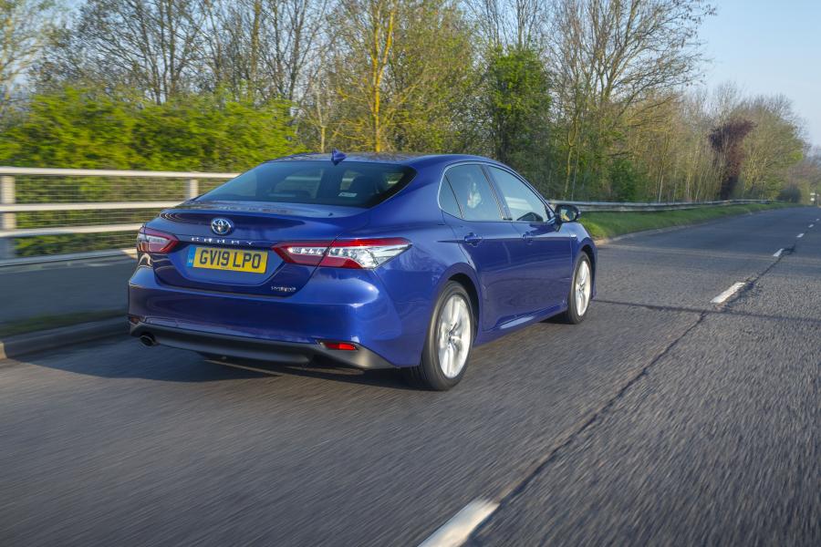  Toyota Camry Hybrid 2019 года  (UK) (фото 22 из 40)